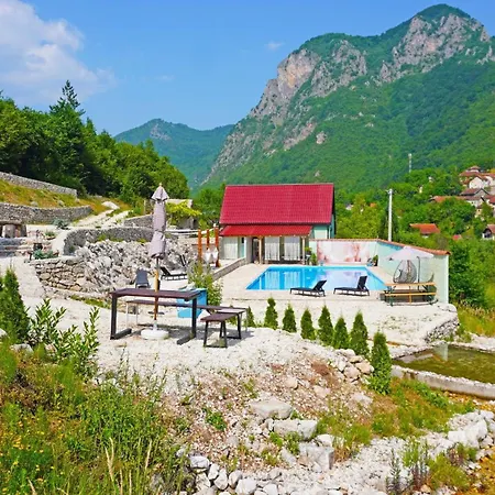 Zora - Moje Mjesto 4*